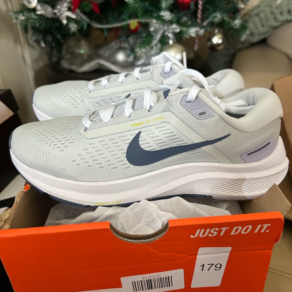 Nike Light Gray Running Shoes with Navy Swoosh, 7 women, 5.5 youth, new in box